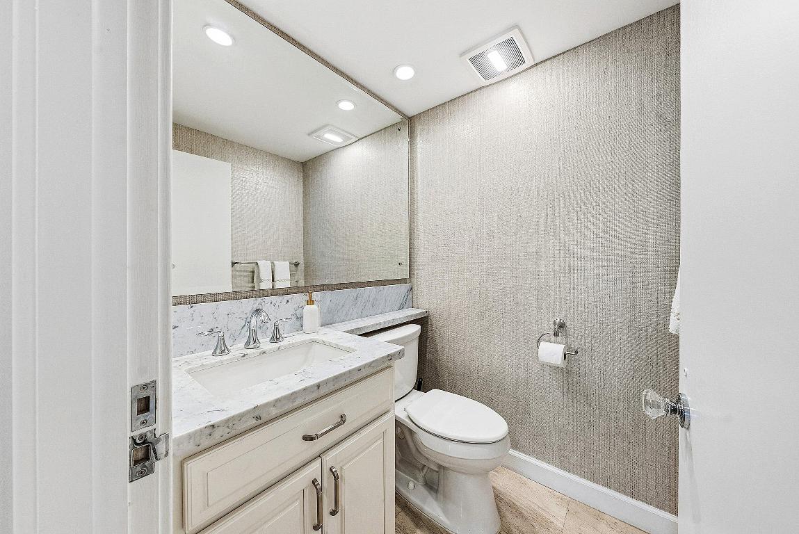 SAILFISH POINT - Residential