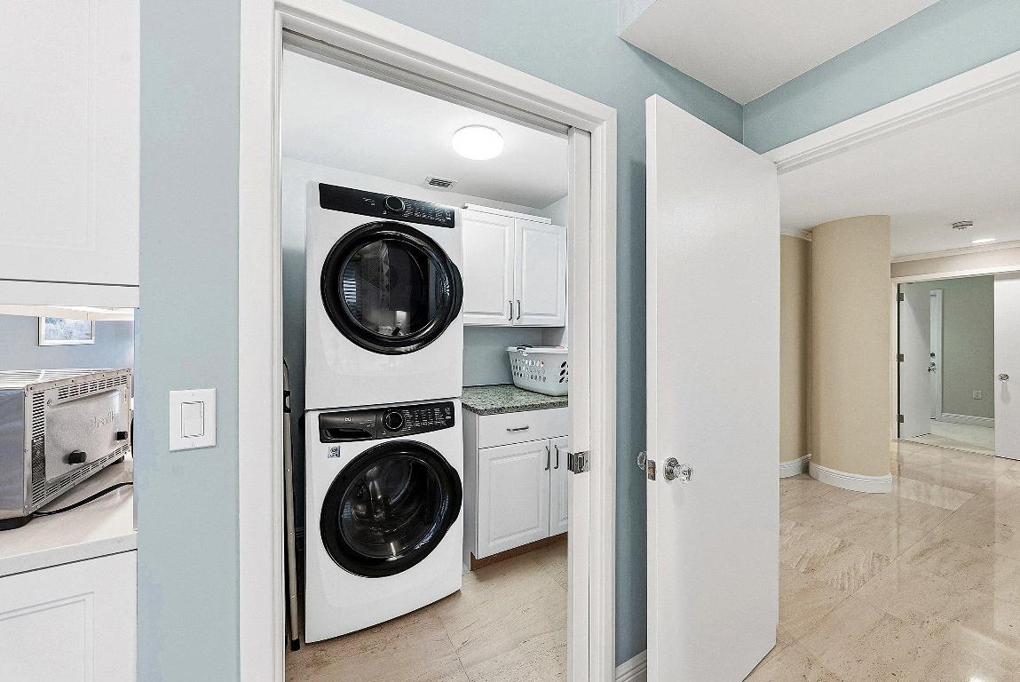 SAILFISH POINT - Residential