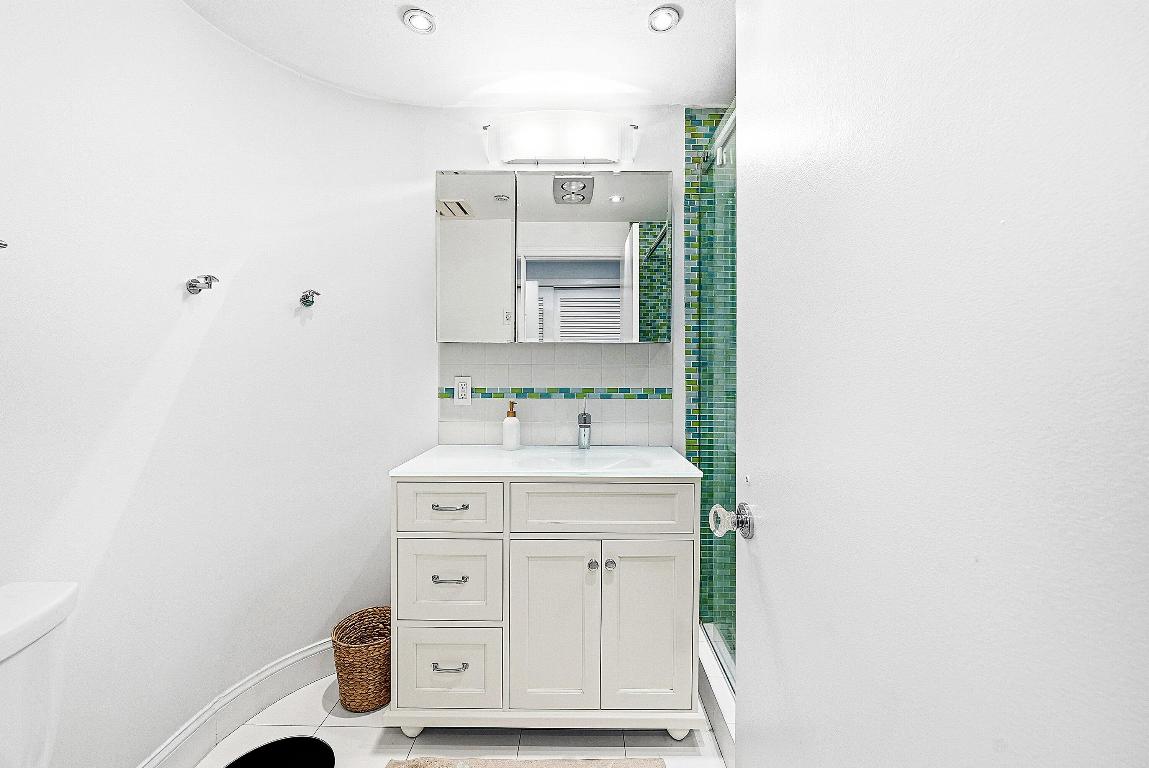 SAILFISH POINT - Residential