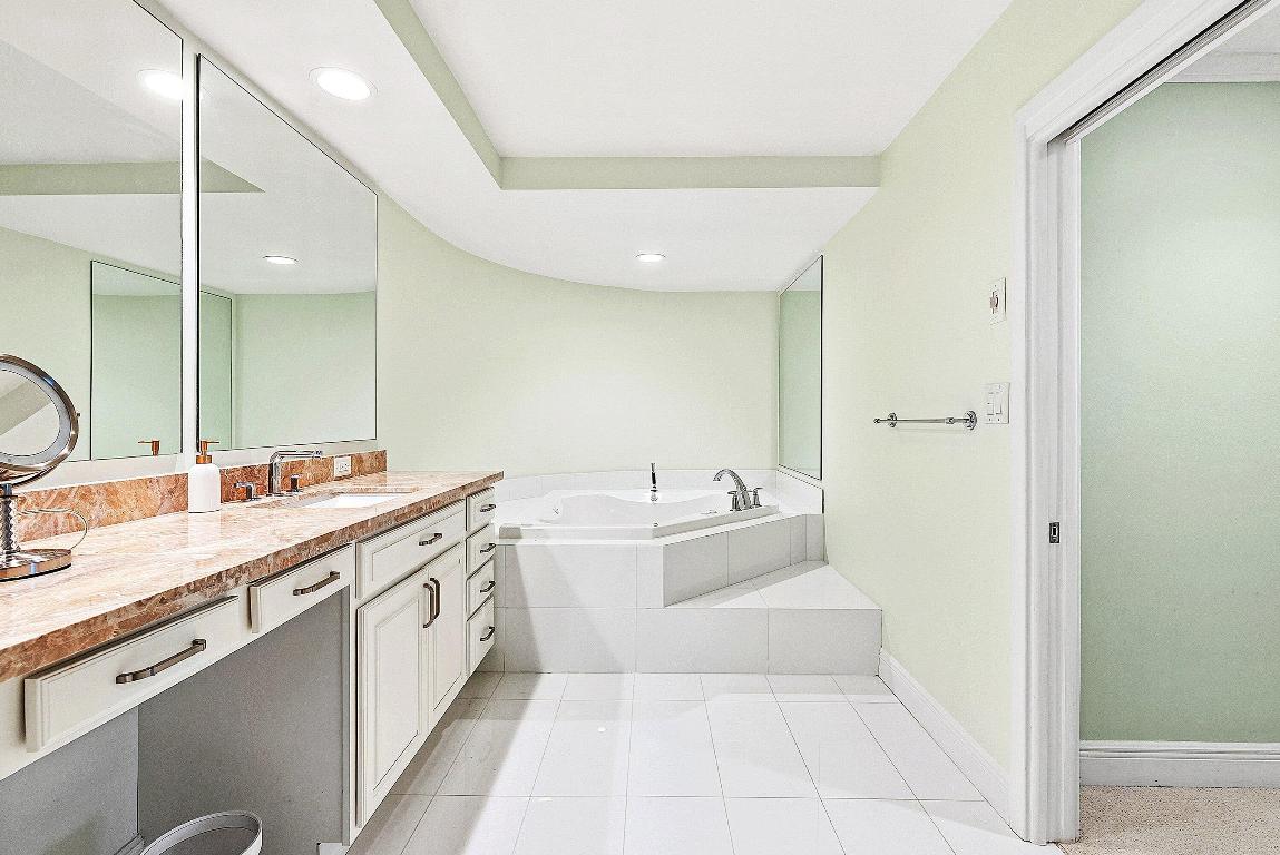 SAILFISH POINT - Residential