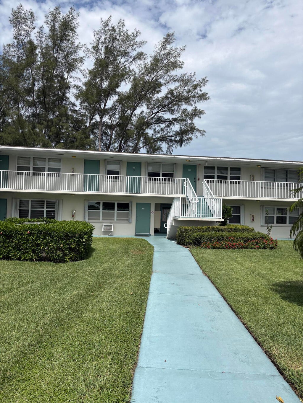 Photo of 240 HORIZONS W #208, Boynton Beach, FL 33435 (MLS # B26058863)