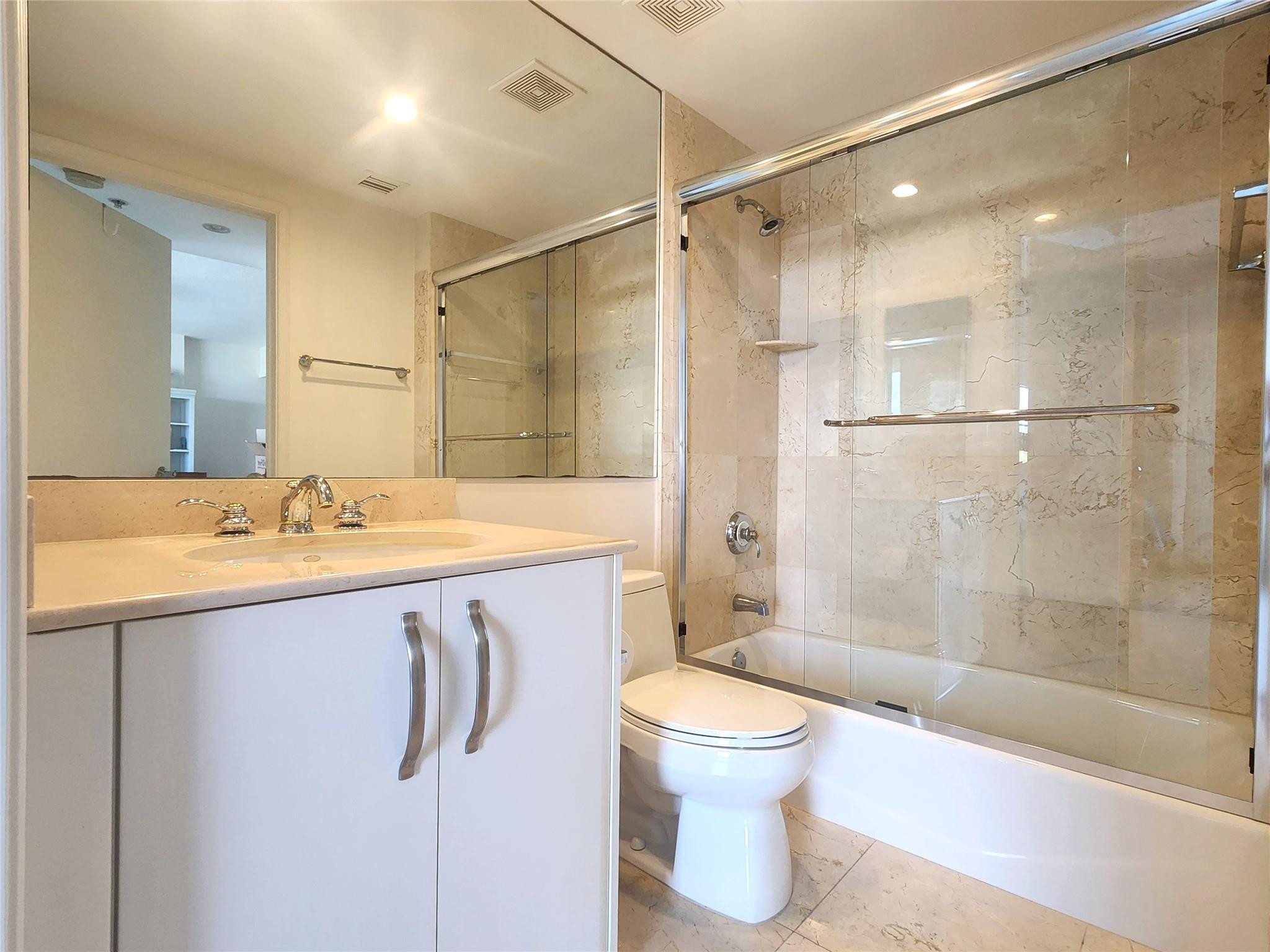 OCEAN PLAZA - Residential