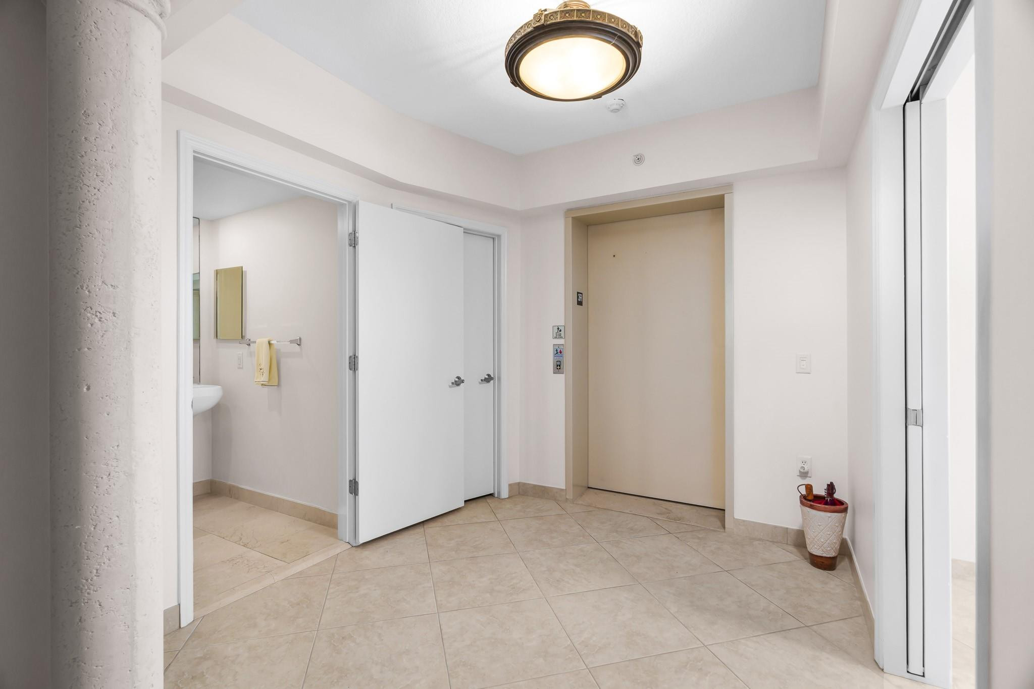 OCEAN PLAZA - Residential