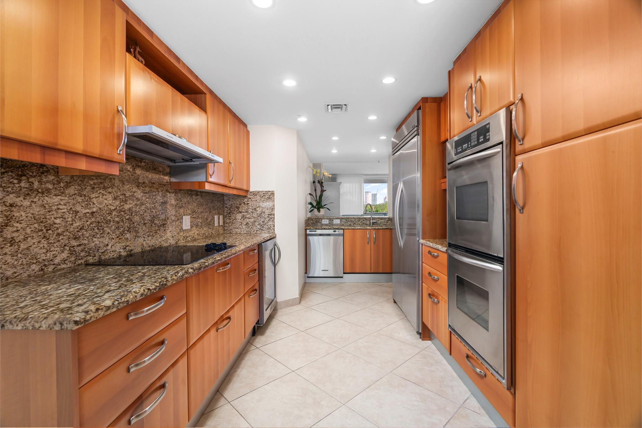 OCEAN PLAZA - Residential