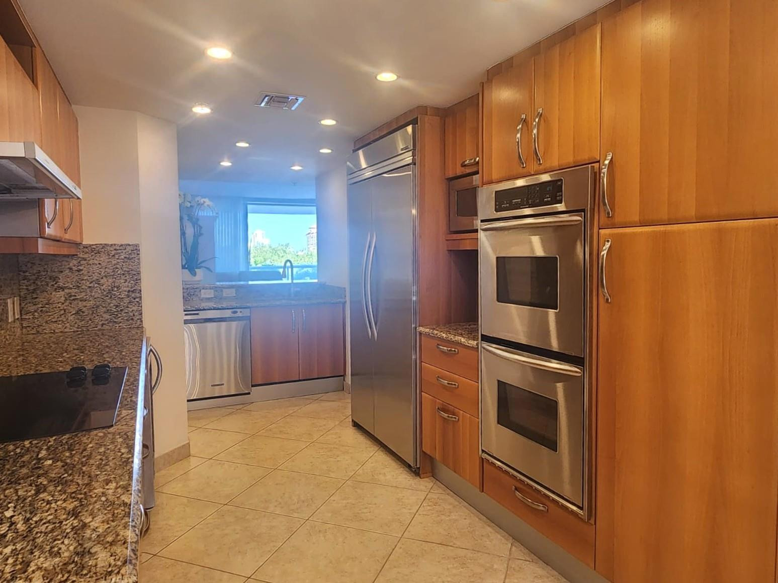 OCEAN PLAZA - Residential