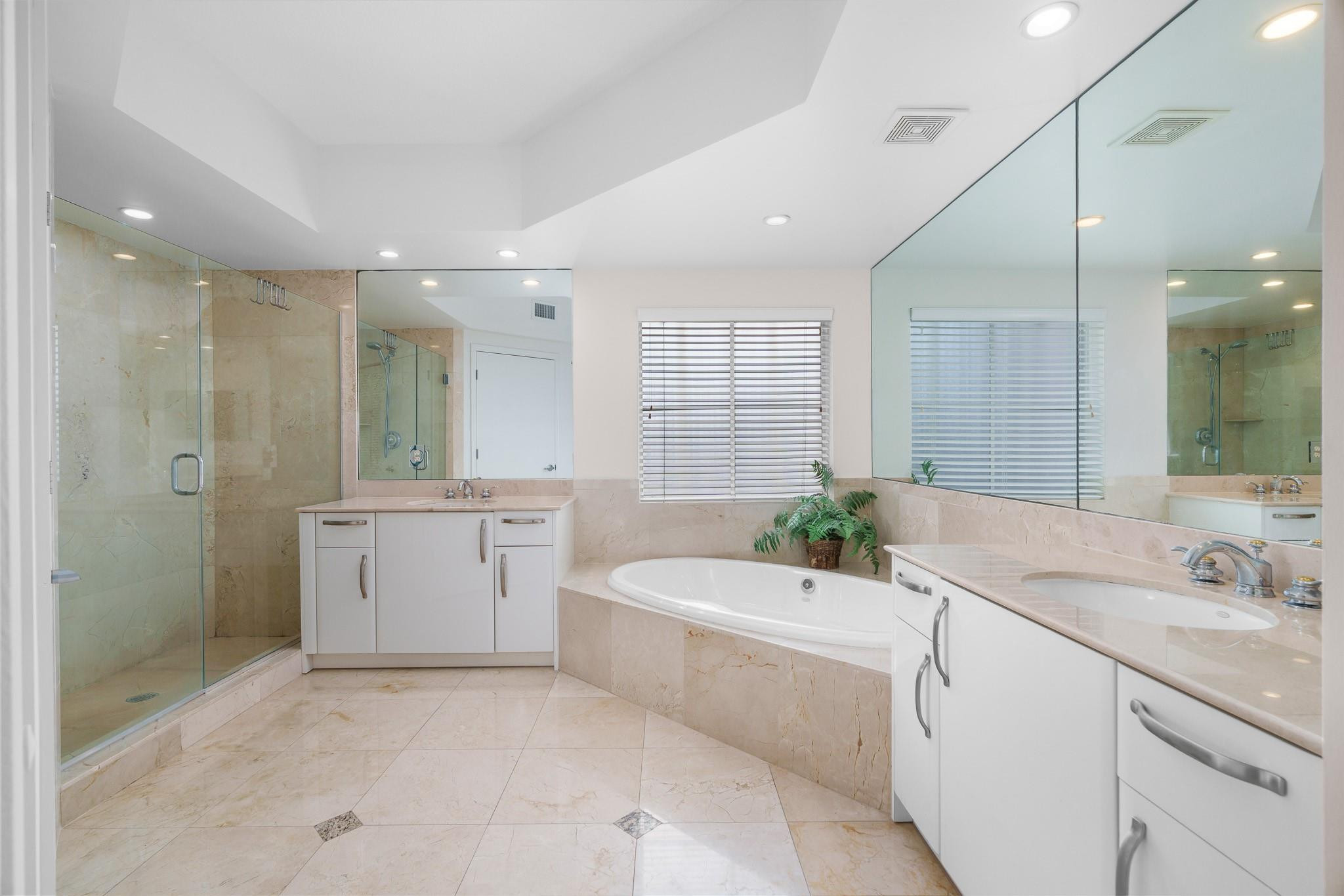 OCEAN PLAZA - Residential