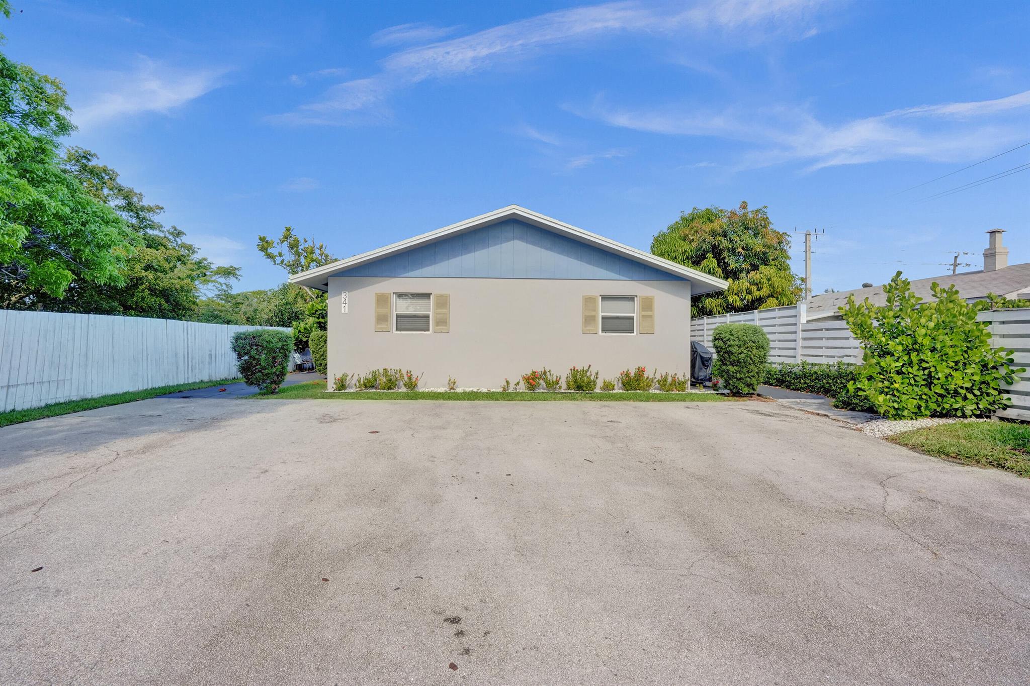 This gem on 4th Avenue puts you right in the heart of Osceola Park, one of Delray Beach's most loved neighborhoods! You're just a quick hop from downtown Delray and only minutes to the beach. The home features an open kitchen with sleek stainless steel appliances, perfect for anyone who loves to cook or entertain. Osceola Park is a super walkable area that's really been buzzing lately with new development and charm. It's a great mix of that laid back, beach town feel with a touch of modern energy.