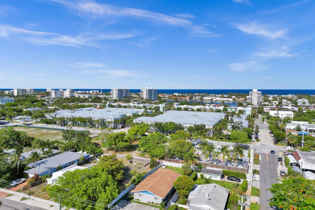 Photo of 343 SE 4th Avenue, Delray Beach, FL 33483 (MLS # R11122399)