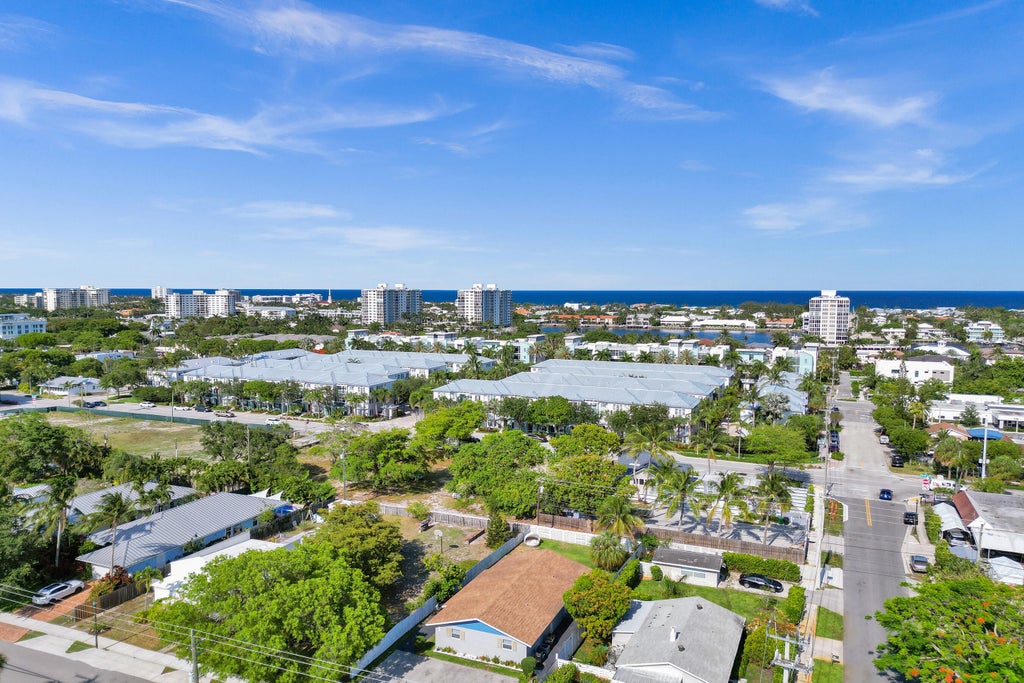 Photo of 343 SE 4th Avenue, Delray Beach, FL 33483 (MLS # R11122399)