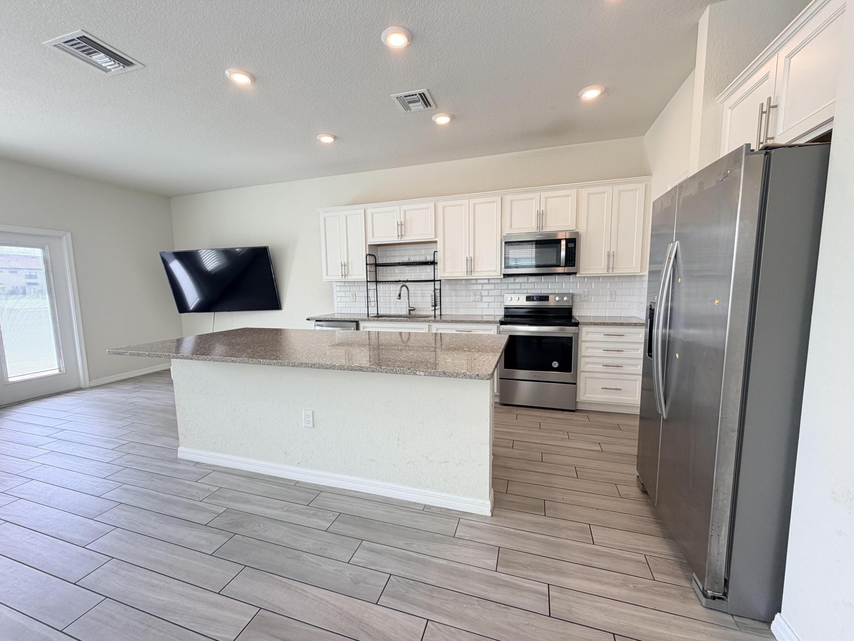 PRESTON SQUARE - Residential Lease