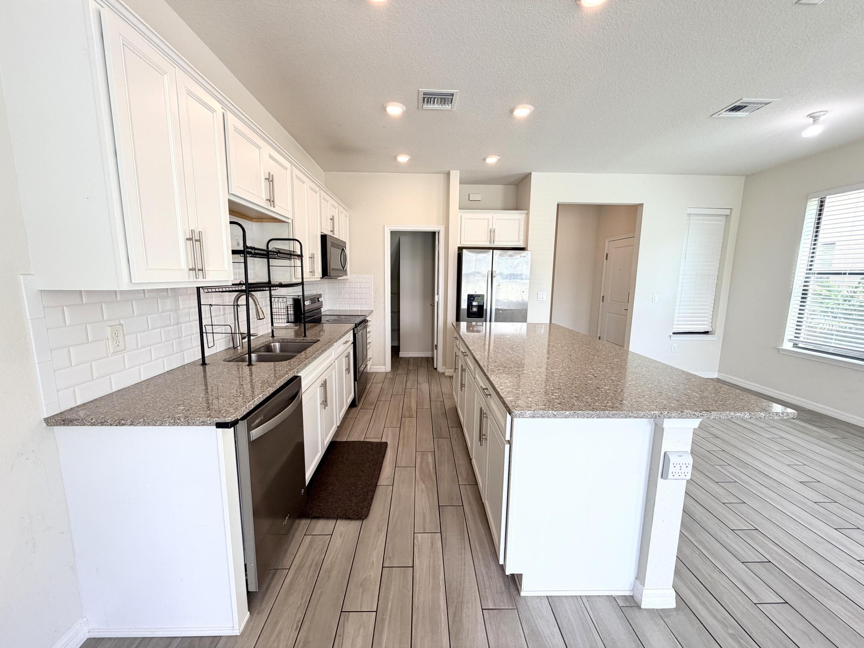 PRESTON SQUARE - Residential Lease