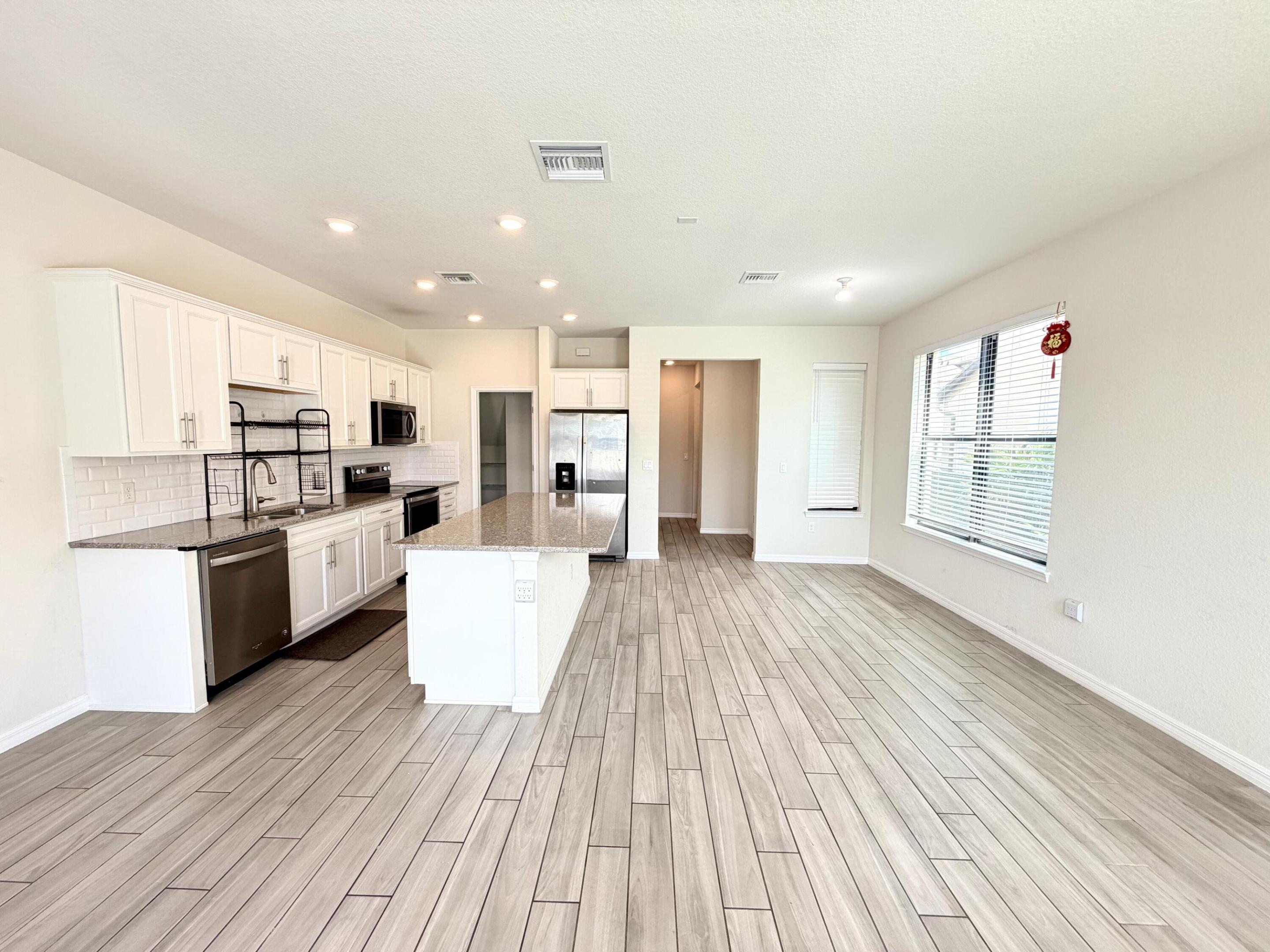 PRESTON SQUARE - Residential Lease