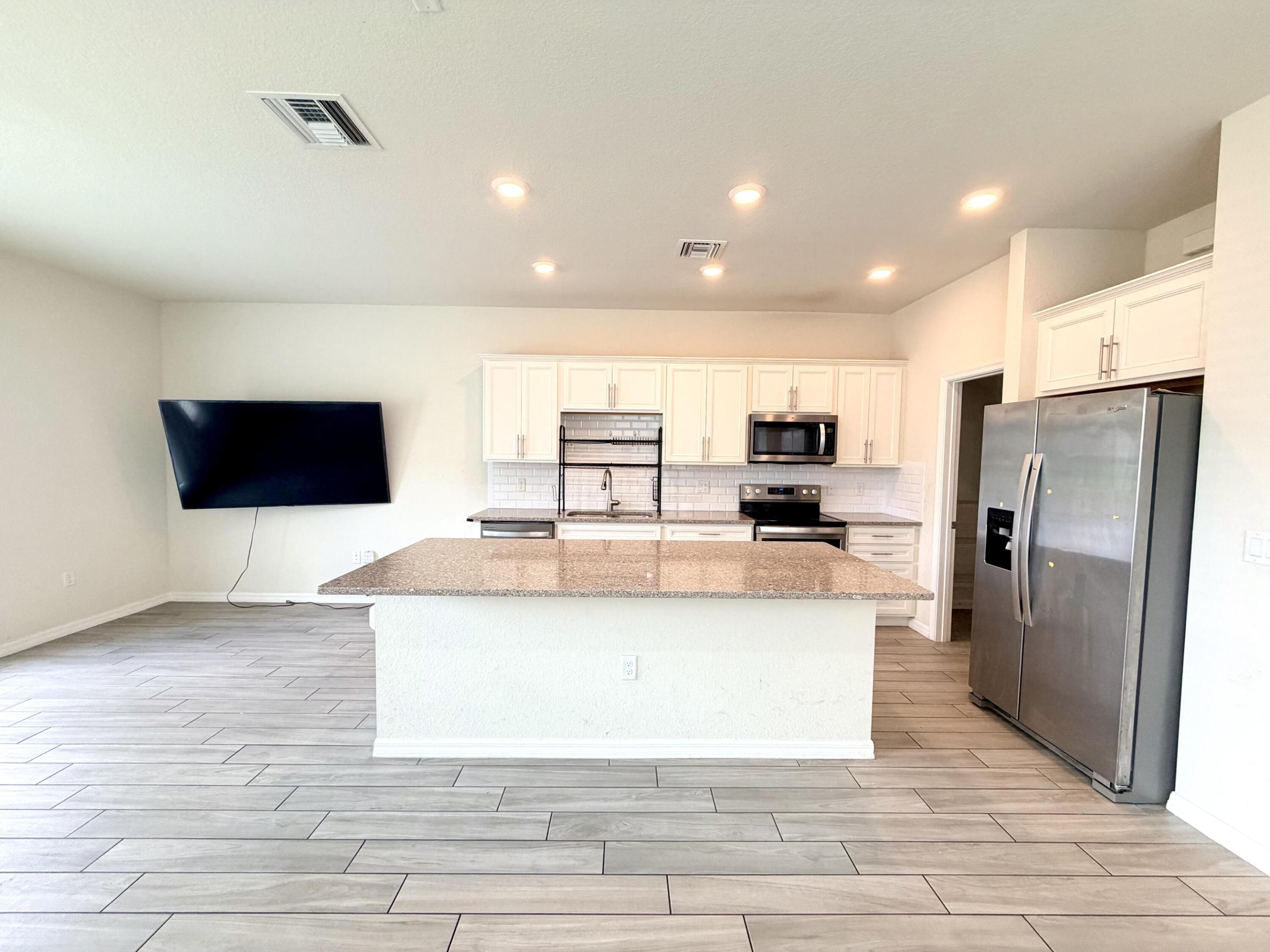 PRESTON SQUARE - Residential Lease