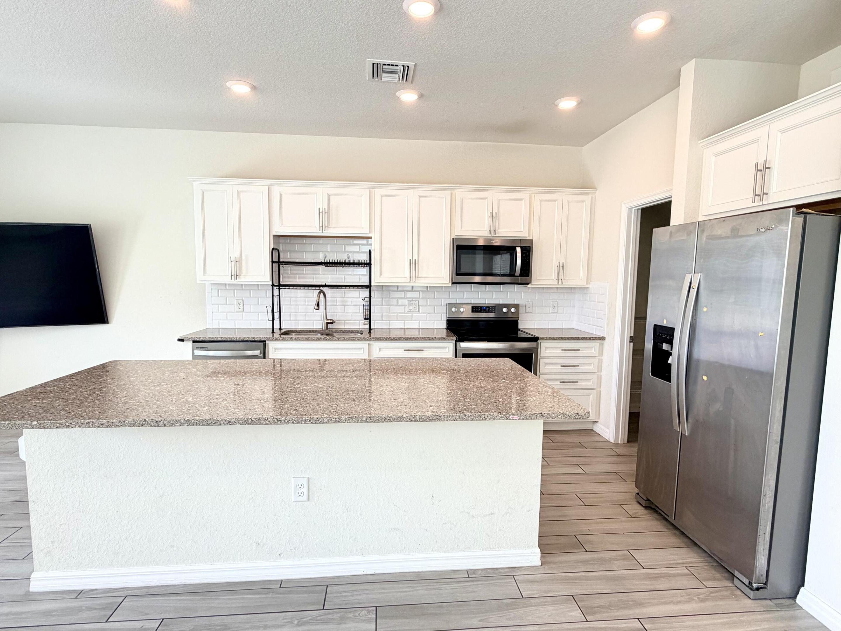 PRESTON SQUARE - Residential Lease