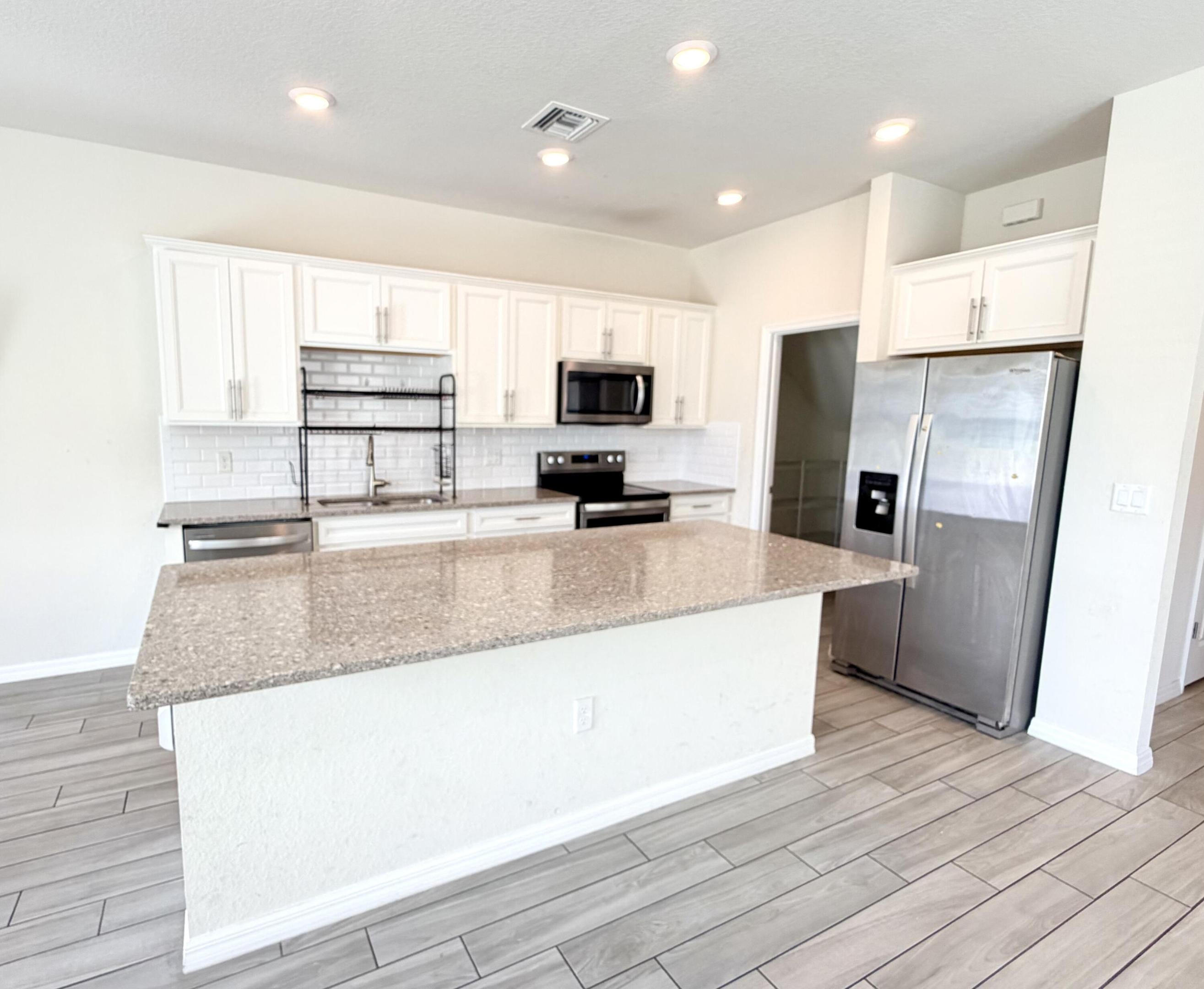 PRESTON SQUARE - Residential Lease