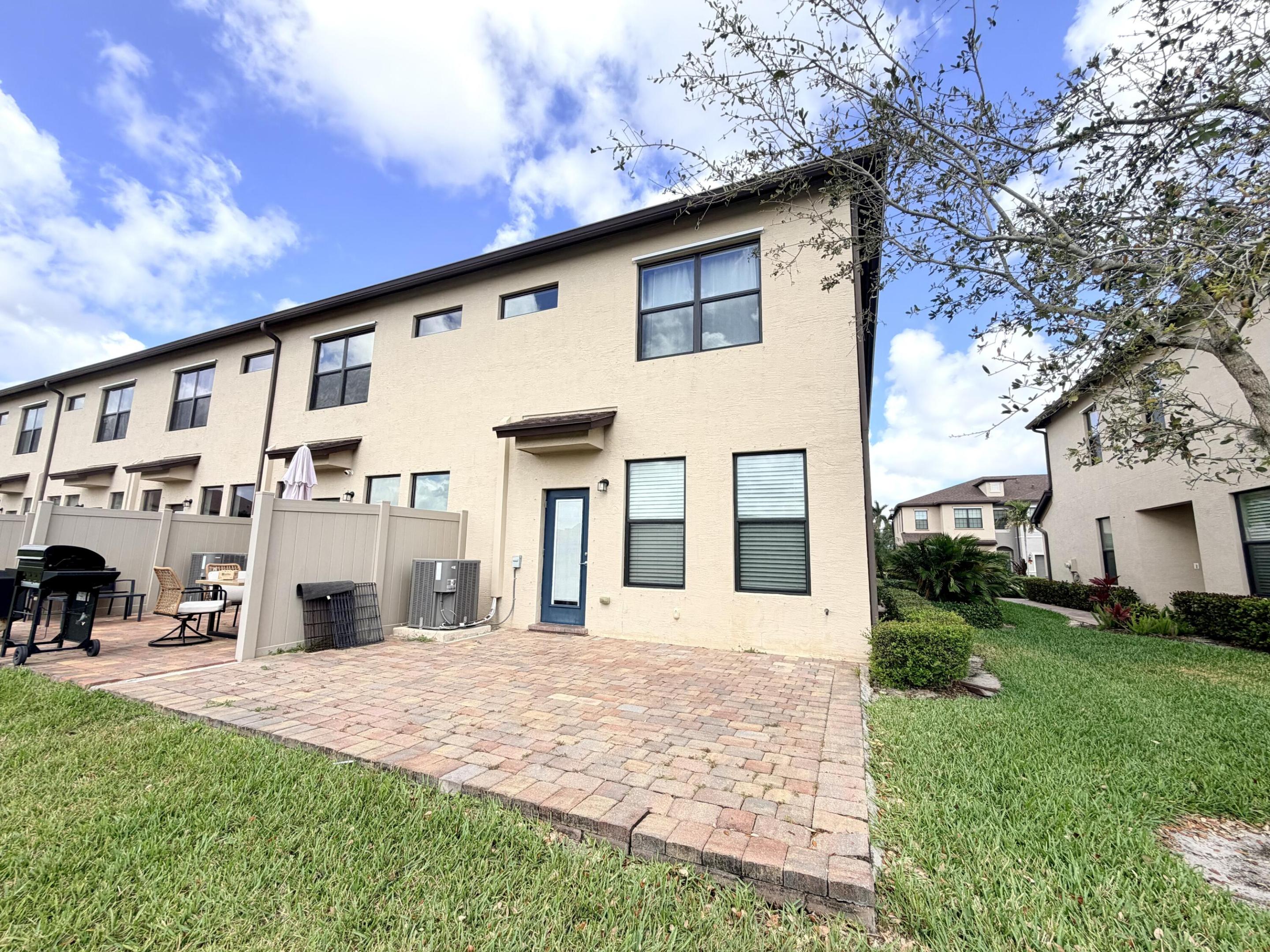 PRESTON SQUARE - Residential Lease