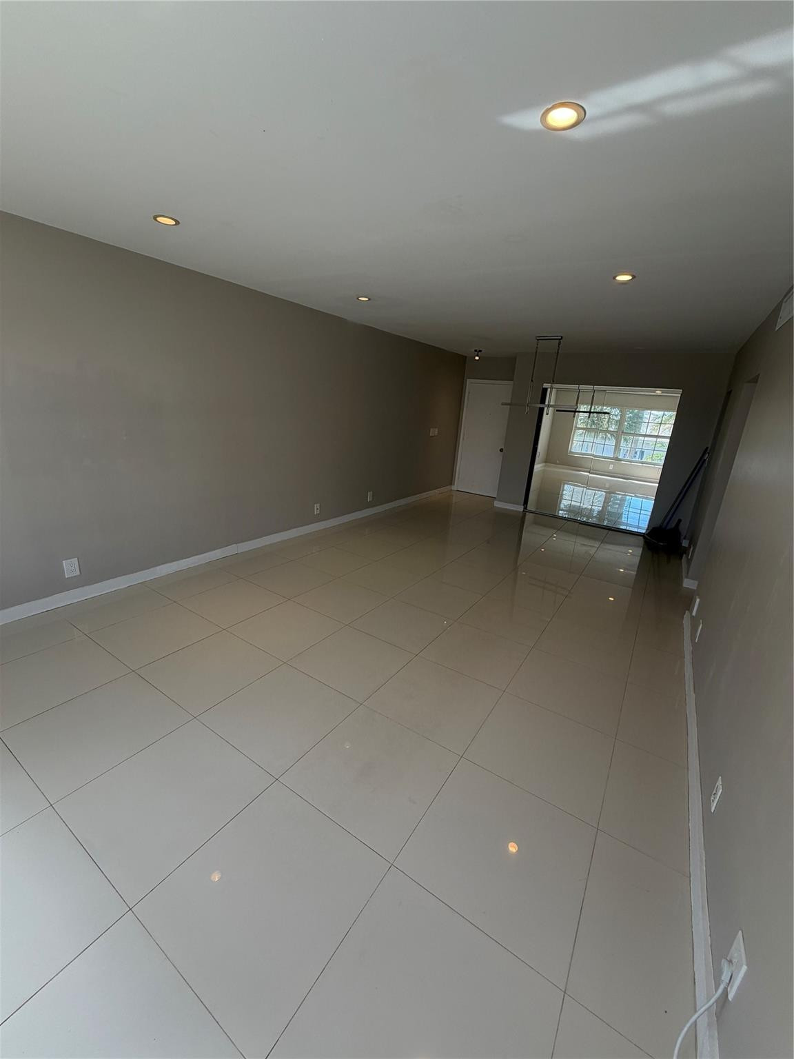 Imperial Point Colonnades - Residential Lease