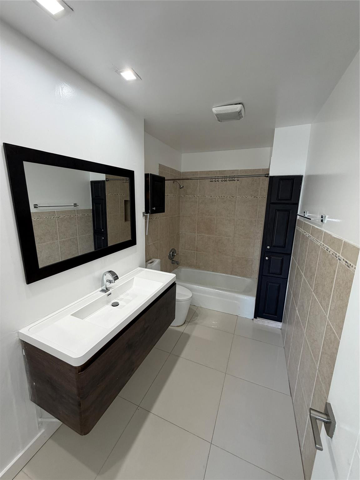 Imperial Point Colonnades - Residential Lease