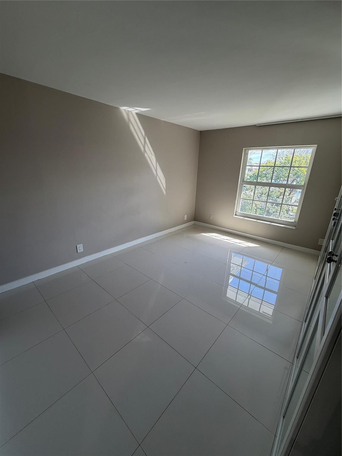 Imperial Point Colonnades - Residential Lease