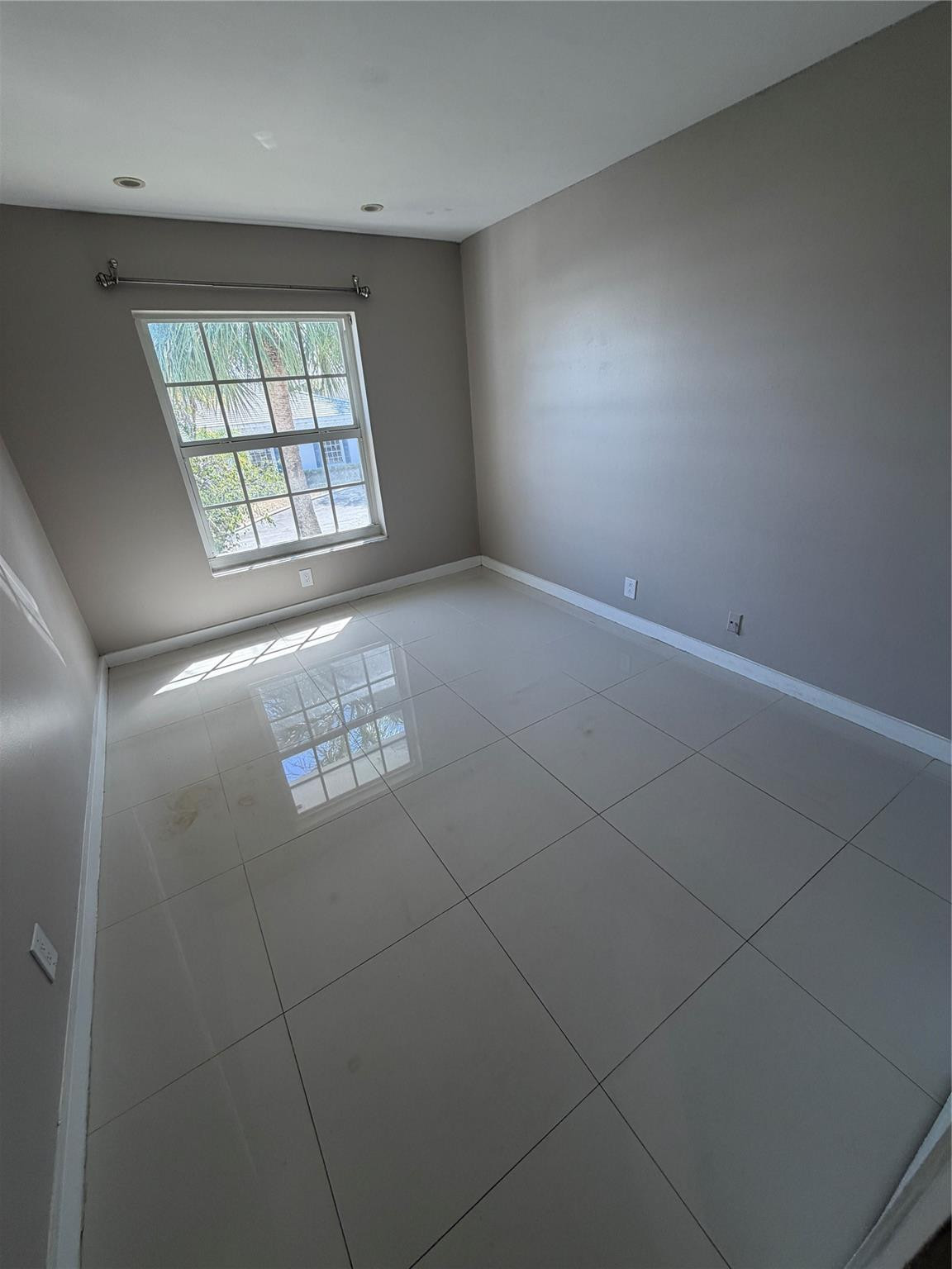 Imperial Point Colonnades - Residential Lease