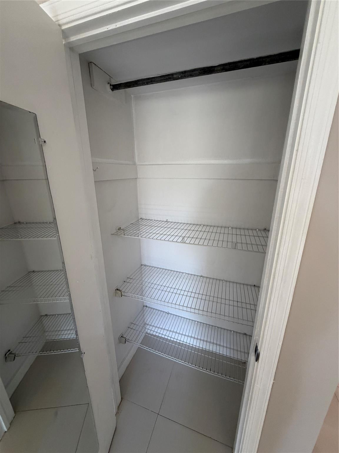 Imperial Point Colonnades - Residential Lease