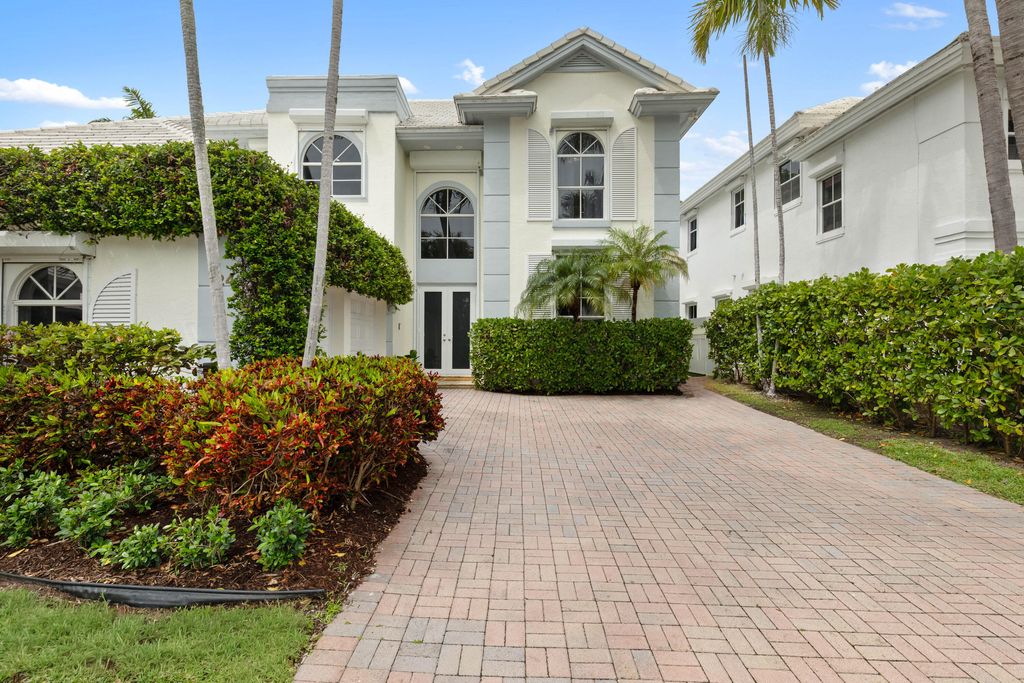 Photo of 24 Grand Bay Estates Circle, Key Biscayne, FL 33149 (MLS # B26004621)