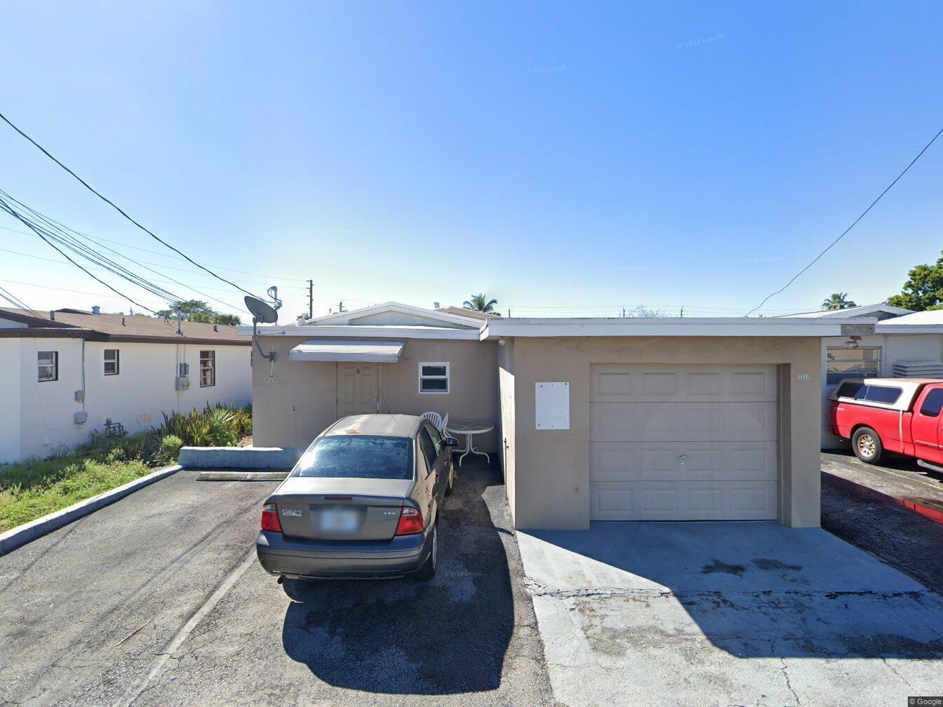 Beautiful studio in prime location in east Hollywood! Located next to the beach, grocery store and coffee shop! This beautiful studio is available now on Thomas St, Open kitchen layout, Remodeled bathroom, Bright space with large windows, Air conditioning unit included. Move in with first months, rent, and security deposit. $100 utility fee will be added to the rent
for electricity, water, sore, and garbage.
Move-in Ready, schedule Showing today!