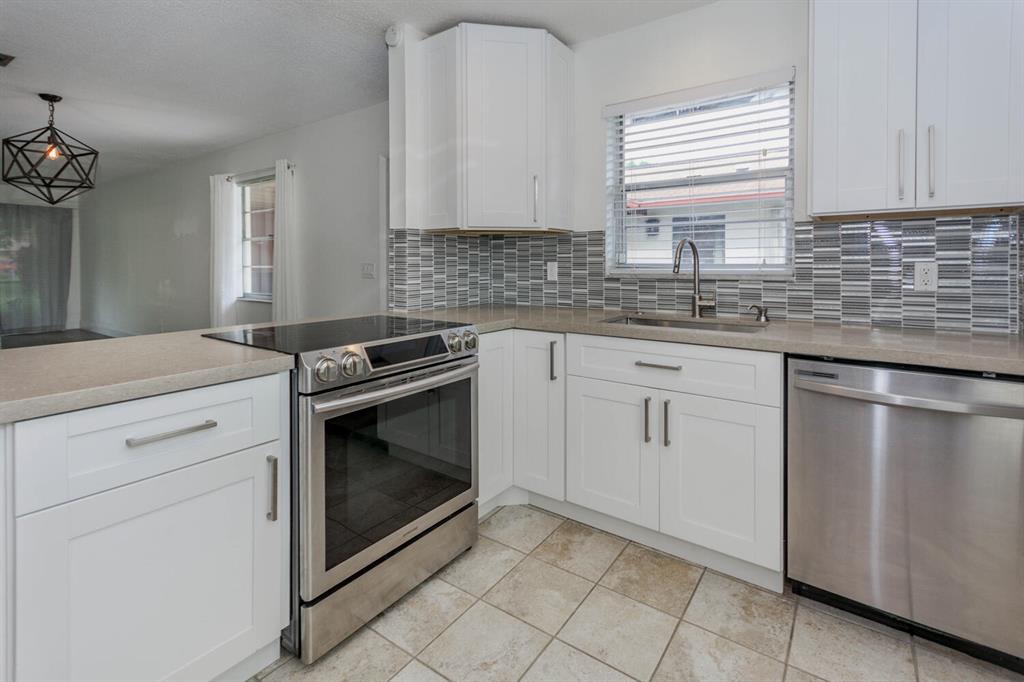 LOS MANGOS - Residential