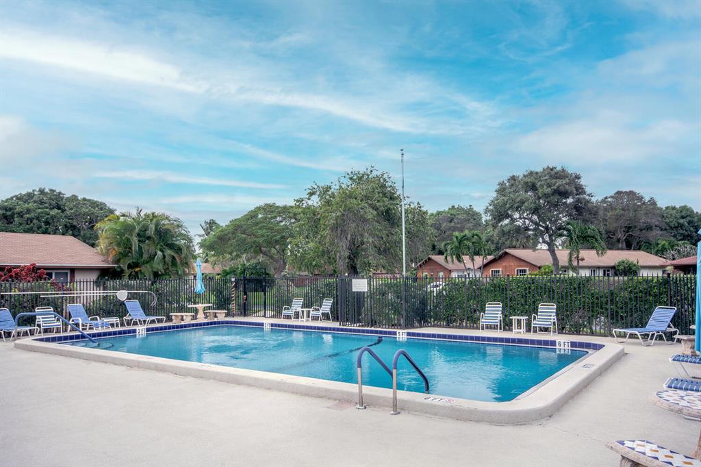 LOS MANGOS - Residential