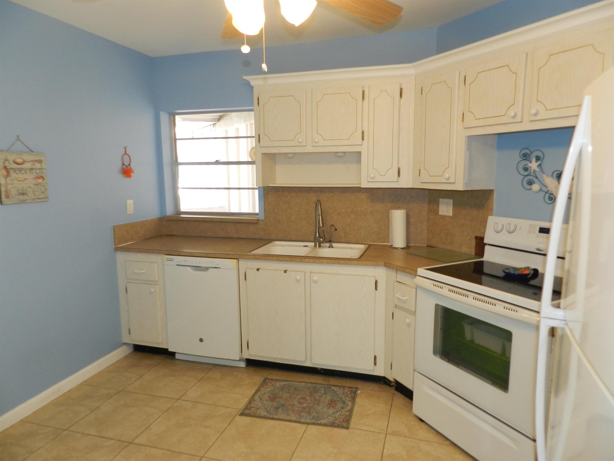 6 Greenway Village N 202