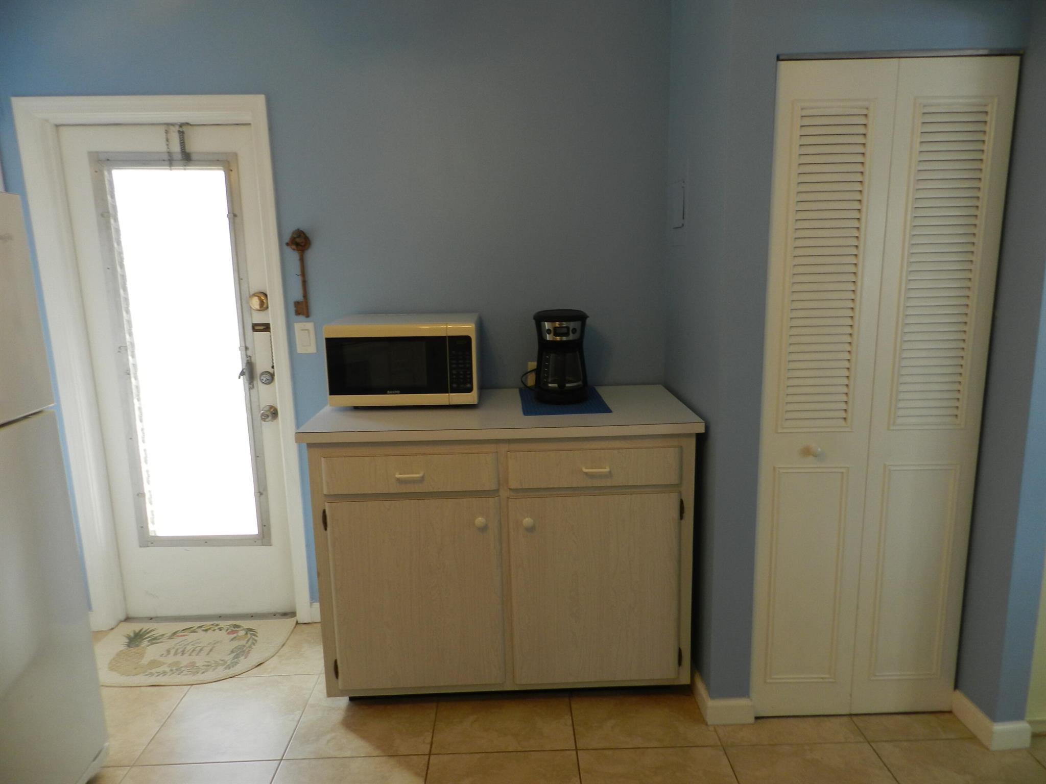 6 Greenway Village N 202