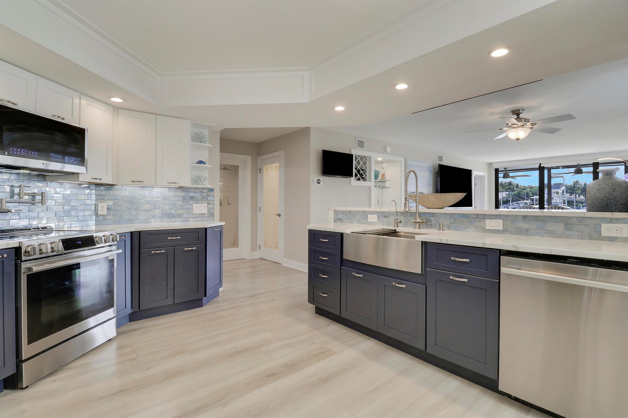 BAY COLONY CONDO - Residential Lease