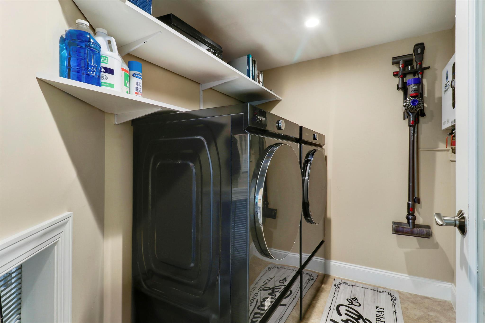 BAY COLONY CONDO - Residential Lease