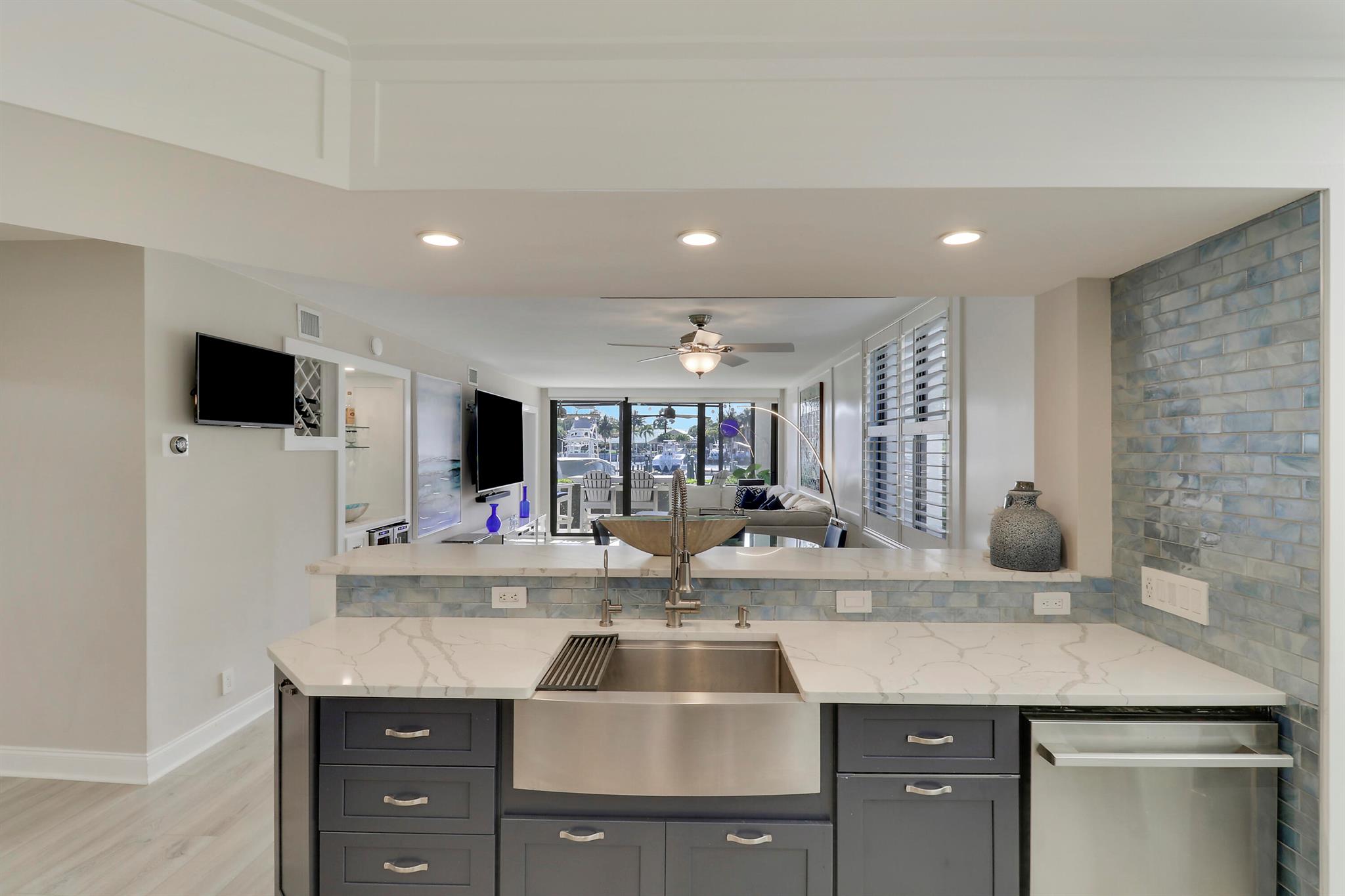 BAY COLONY CONDO - Residential Lease