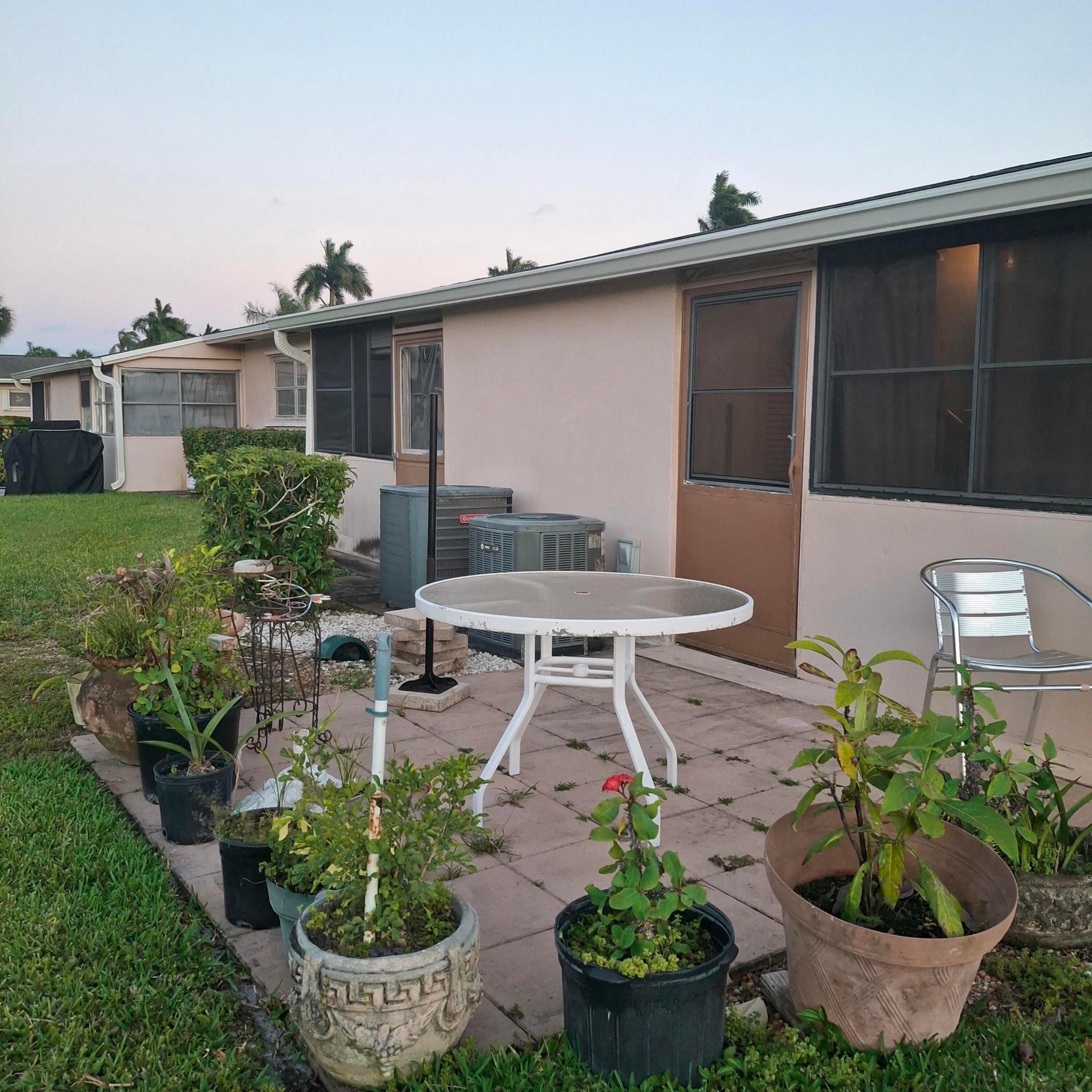 CRESTHAVEN VILLAS CONDO 26 - Residential