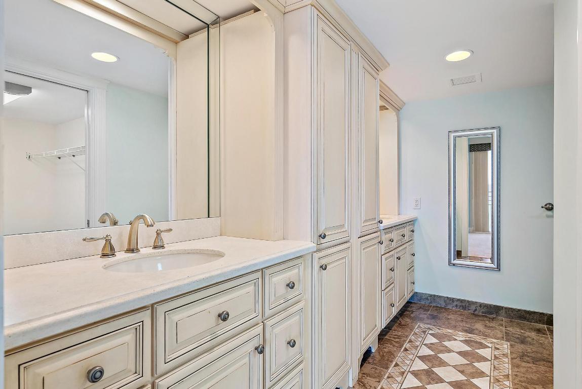 ISLAND HOUSE NORTHEAST - Residential