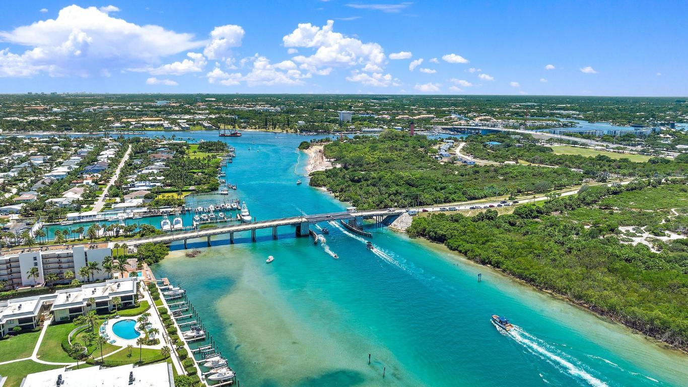 ISLAND HOUSE NORTHEAST - Residential