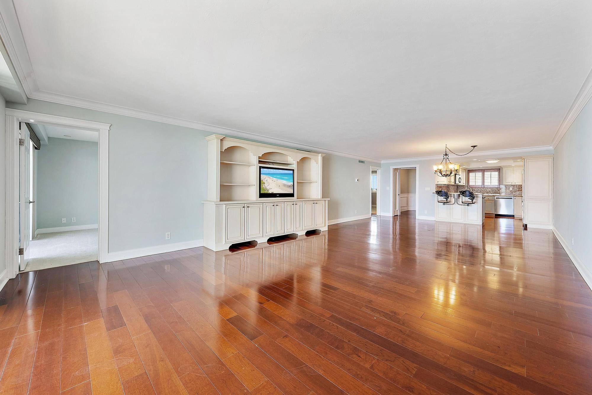 ISLAND HOUSE NORTHEAST - Residential