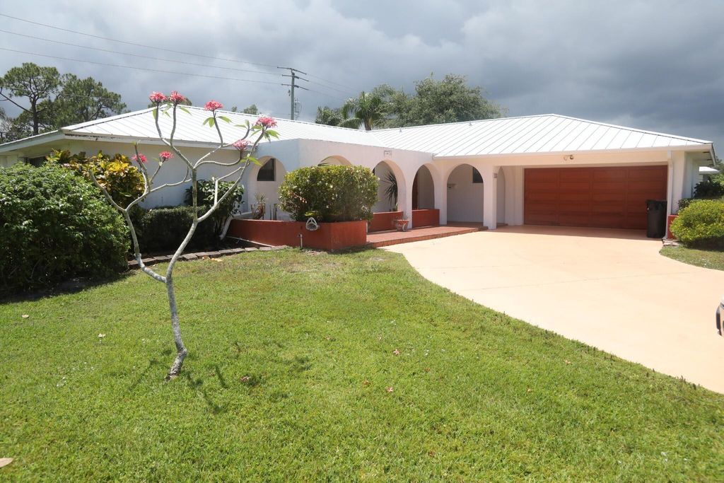Photo of 1436 SE Sunshine Avenue, Port Saint Lucie, FL 34952 (MLS # R11089167)