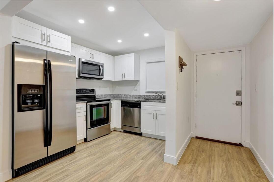 View photos, virtual tours, details... 6507 WINFIELD Boulevard 110-C