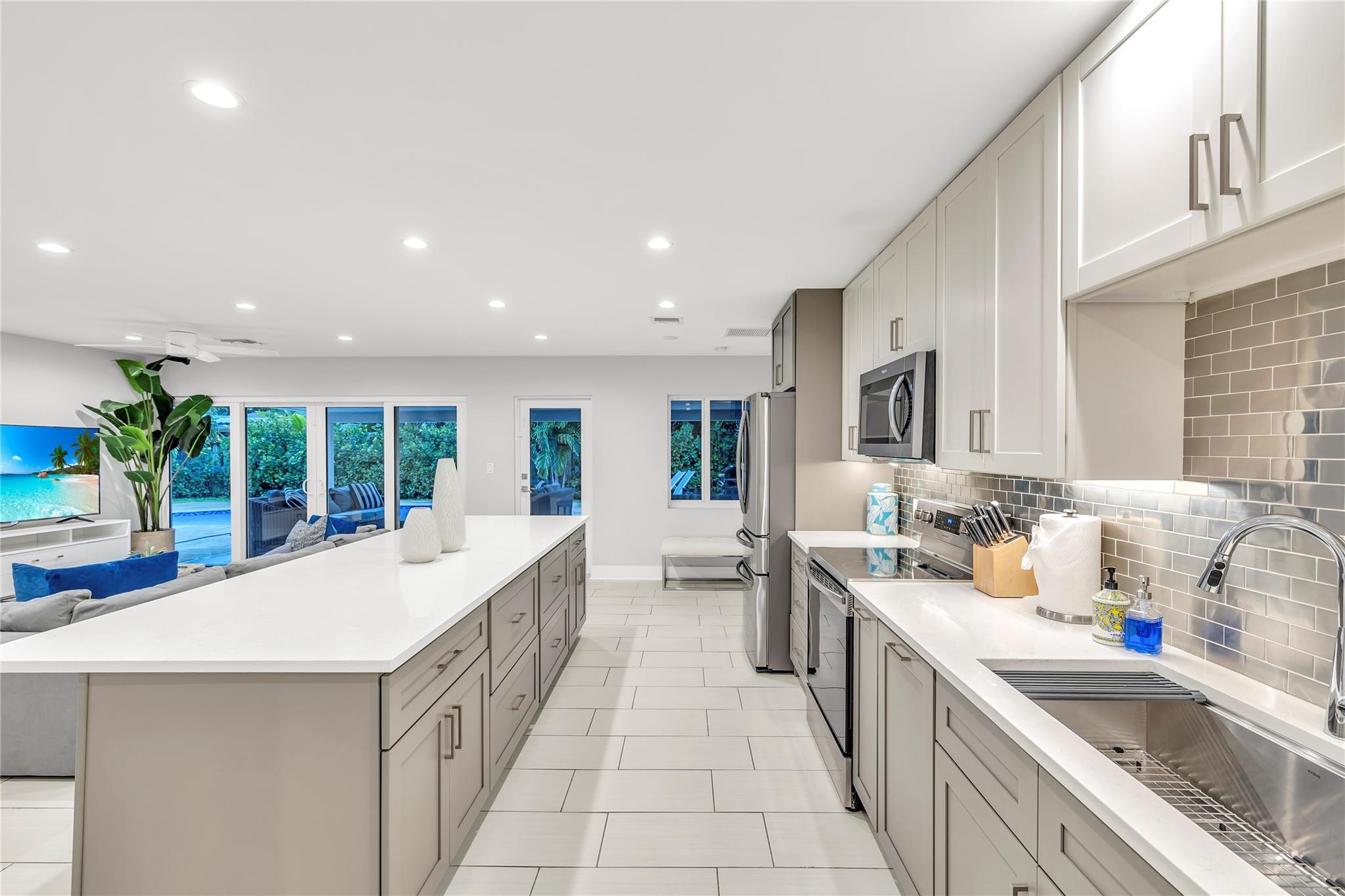 Lighthouse Point 6th Sec - Residential
