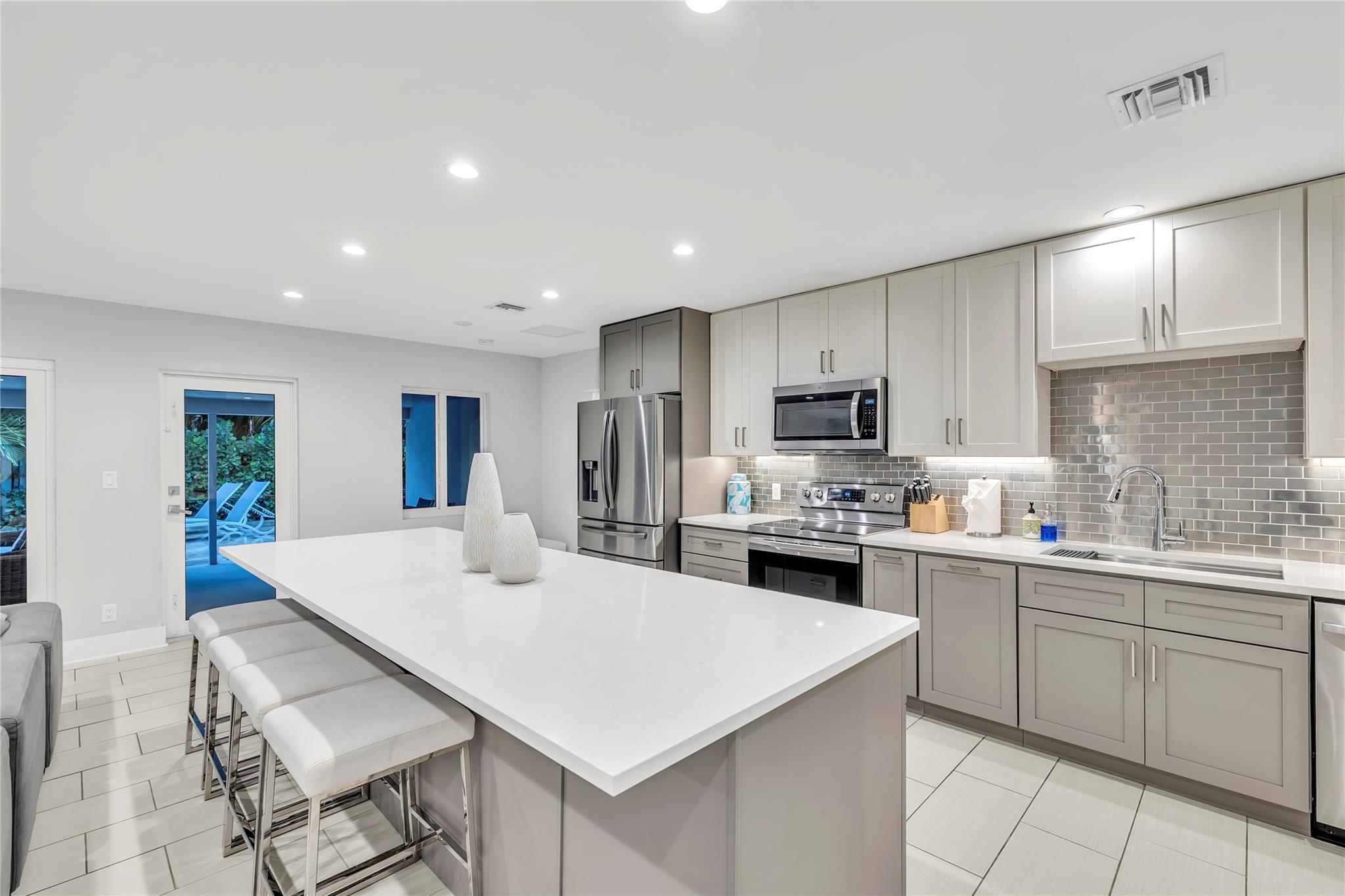 Lighthouse Point 6th Sec - Residential