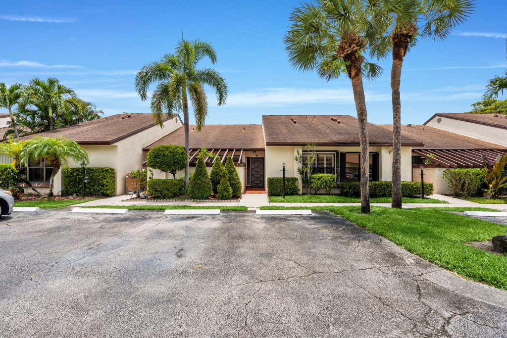 Photo of 3615 Willa Way #B, Lake Worth, FL 33467 (MLS # B26047382)