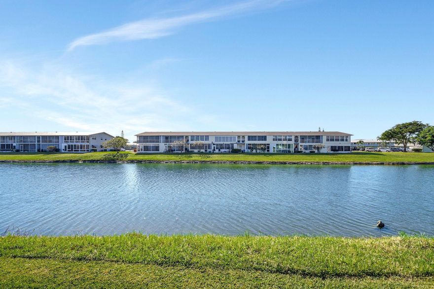 The Winter is on ''the way'' ! You still having time to spend your coldest months in Florida ! This apartment is waiting for you !You just need to bring your clothes and your toothbrushes!