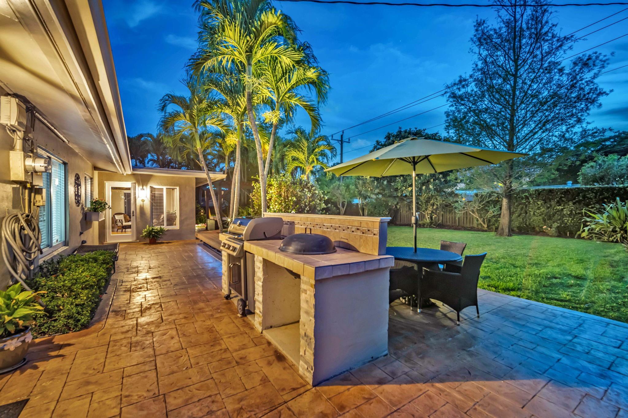 841 Gardenia Ln
