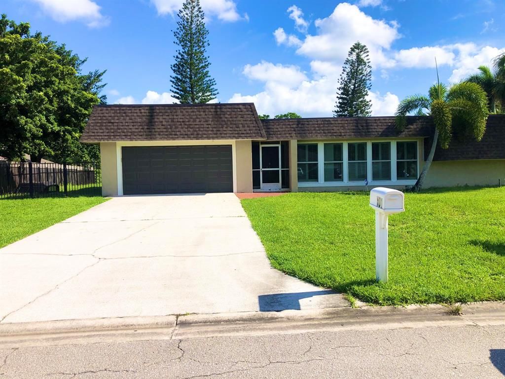 Photo of 101 Heron Parkway, Royal Palm Beach, FL 33411 (MLS # R10731707)