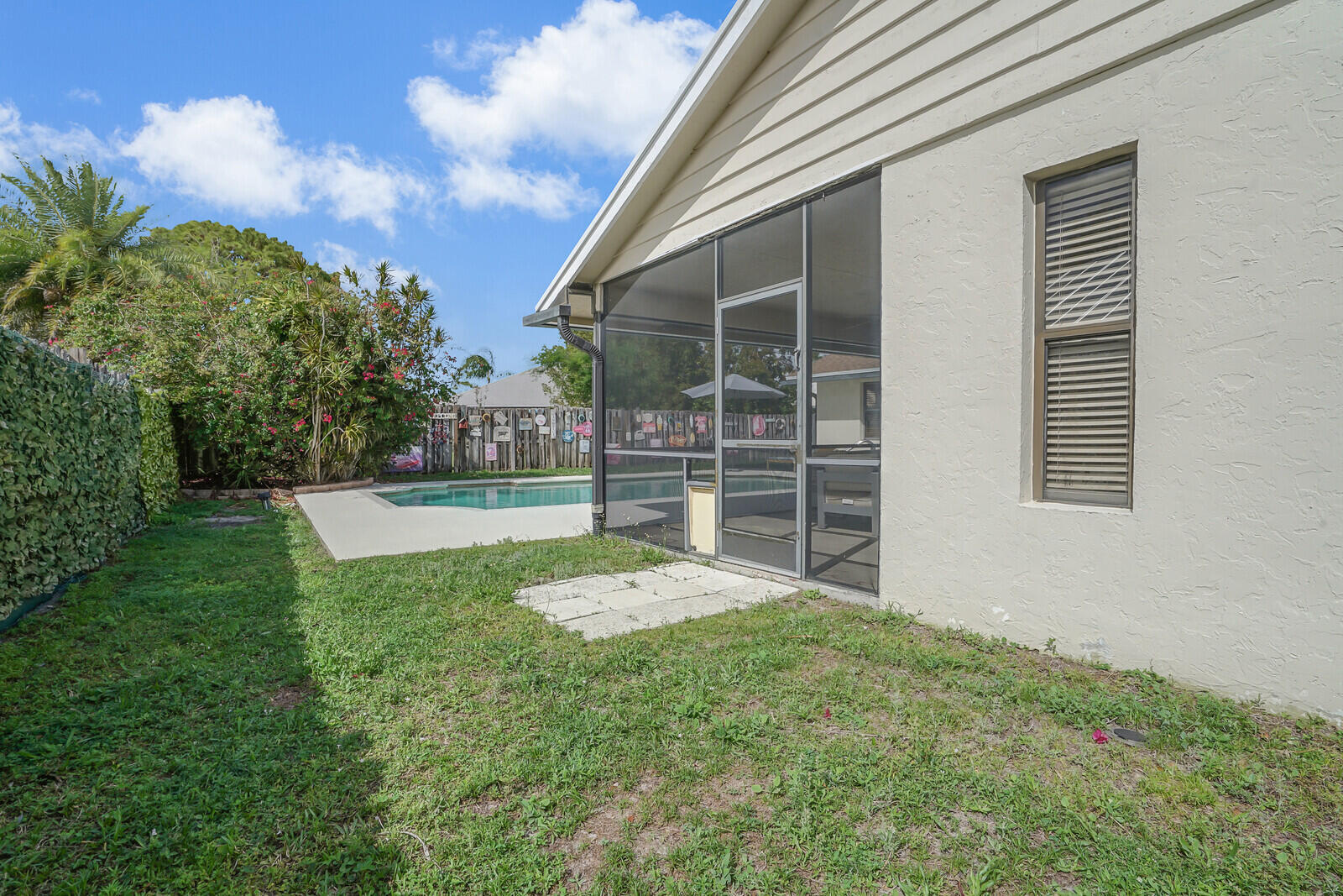SUGAR POND MANOR OF WELLINGTONLT 17 BLK 77 - Residential Lease