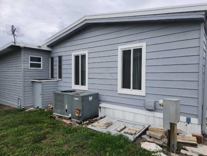 1239 Cathy Drive Lot 231, West Palm Beach, FL, 33409/$140,000 2 1239 Cathy Drive Lot 231