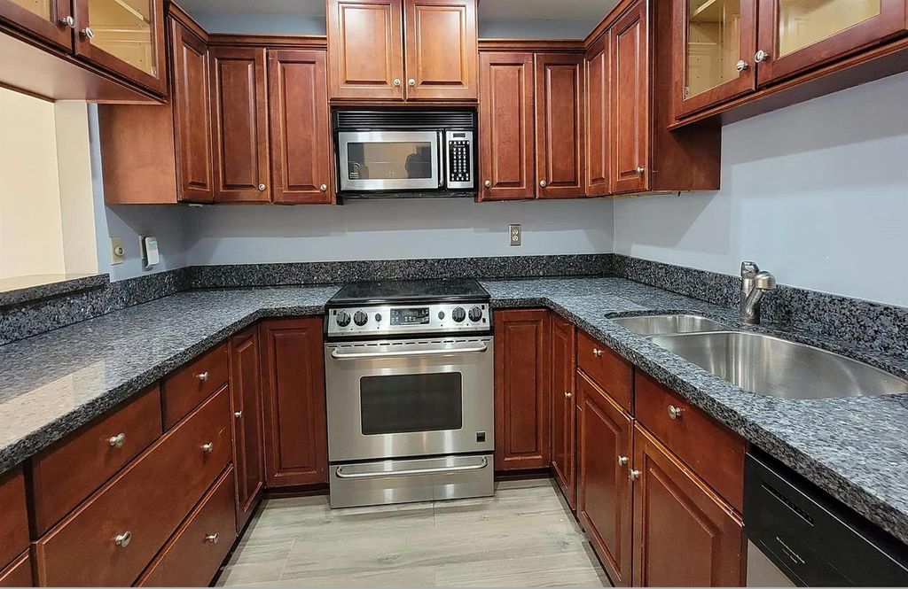 Photo of 919 SE 13th Street #2, Fort Lauderdale, FL 33316 (MLS # F10526386)