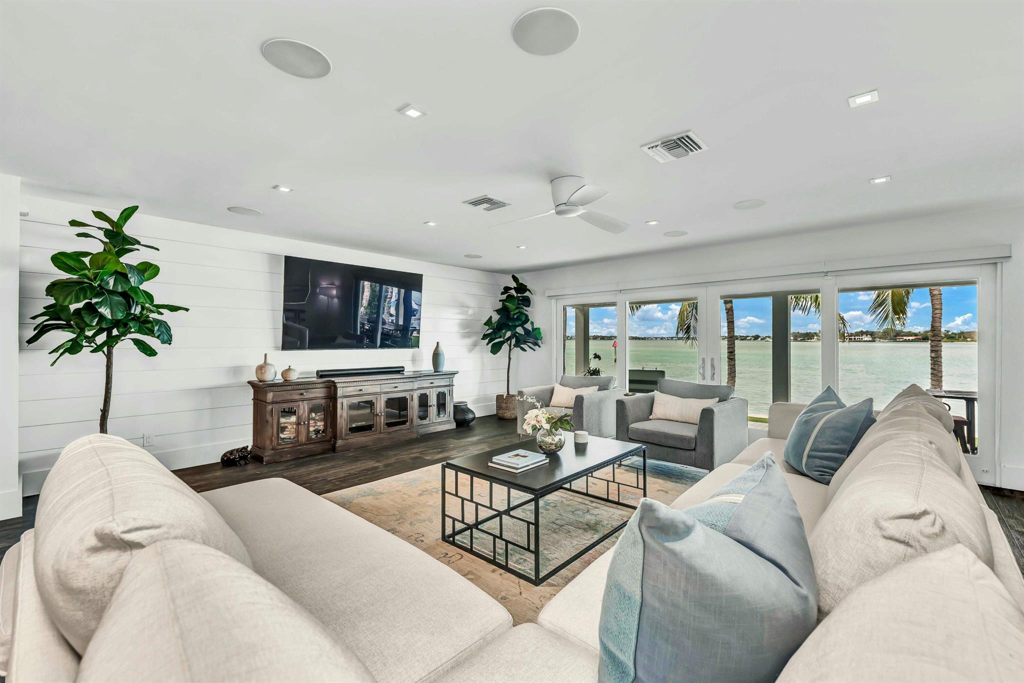 RIO VISTA OF ISLAND SHORE - Residential